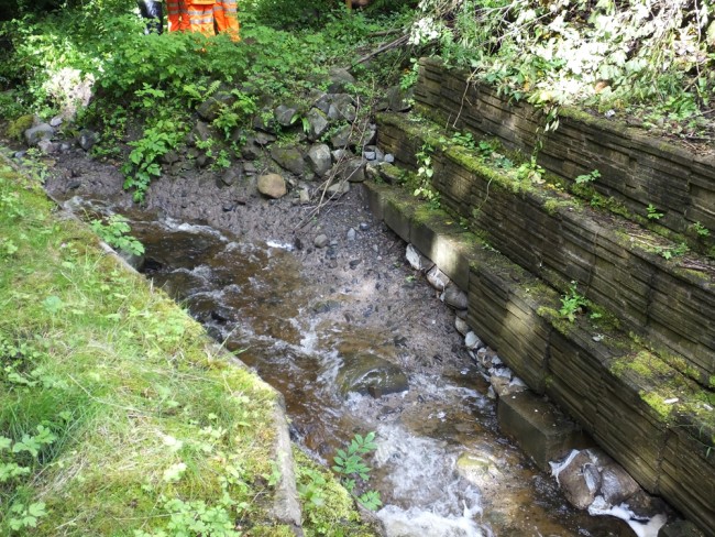 The exposed clay can be seen at the top of the picture. When completed in 2008, the river bed covered the lower blocks. It is clear that a significant portion of the bed has been lost as the burn cut downwards.