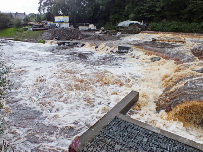 The entrance to the fish pass was just a maelstrom of turbulence and I doubt if migrating fish will find the fish pass easily in such flows.  